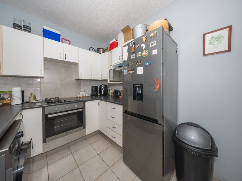 Stunning renovated unit now available for sale.  - Photo 4