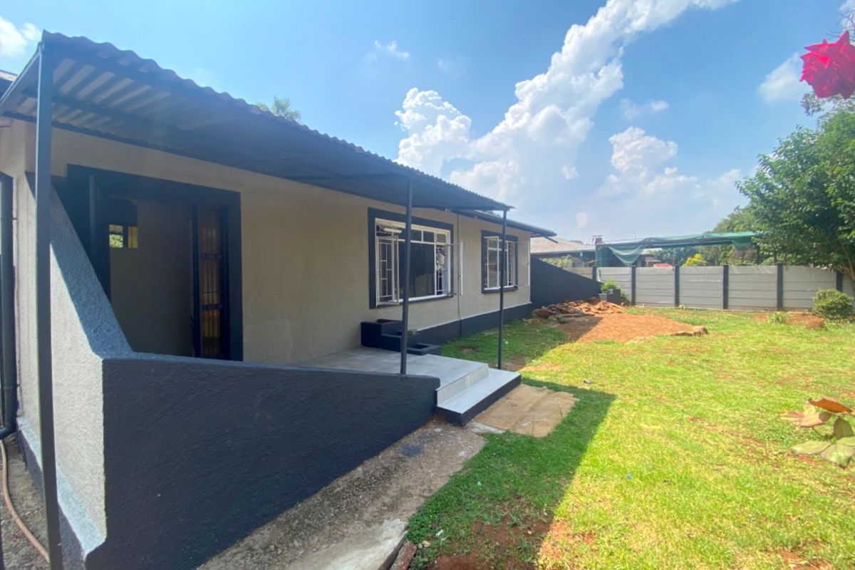 A Spacious  3 bedroom Home with Flatlet! - Photo 3