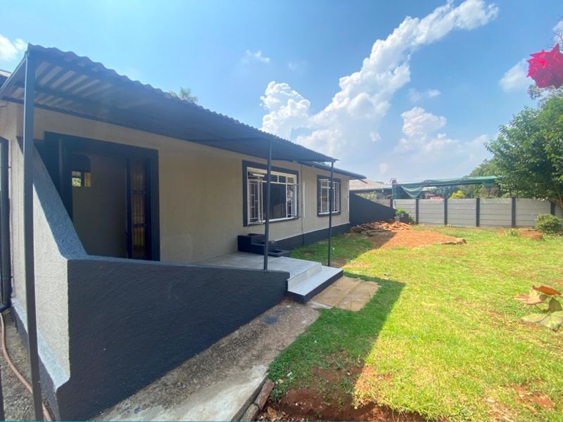A Spacious  3 bedroom Home with Flatlet! - Photo 3