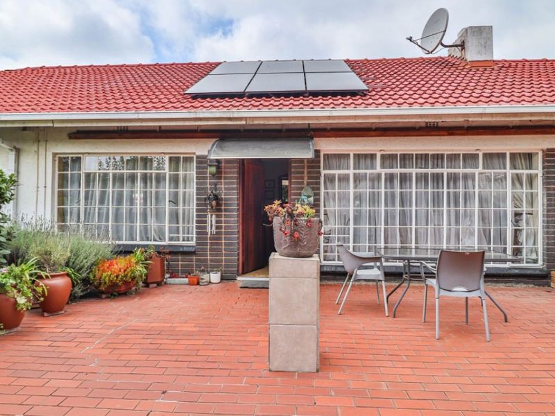 Spacious 3-Bedroom Family Home on Large Stand  - Photo 4