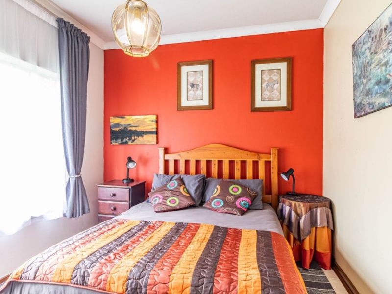 Spacious 3-Bedroom Family Home on Large Stand  - Photo 5