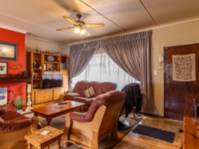 Spacious 3-Bedroom Family Home on Large Stand  - Photo 10