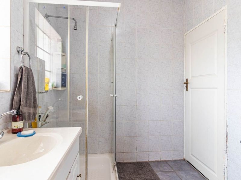 Spacious 3-Bedroom Family Home on Large Stand  - Photo 7