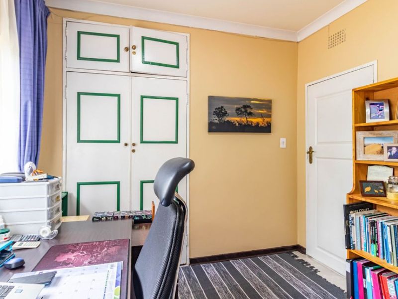 Spacious 3-Bedroom Family Home on Large Stand  - Photo 6