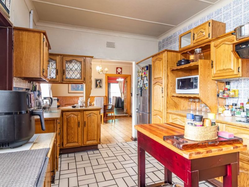 Spacious 3-Bedroom Family Home on Large Stand  - Photo 2
