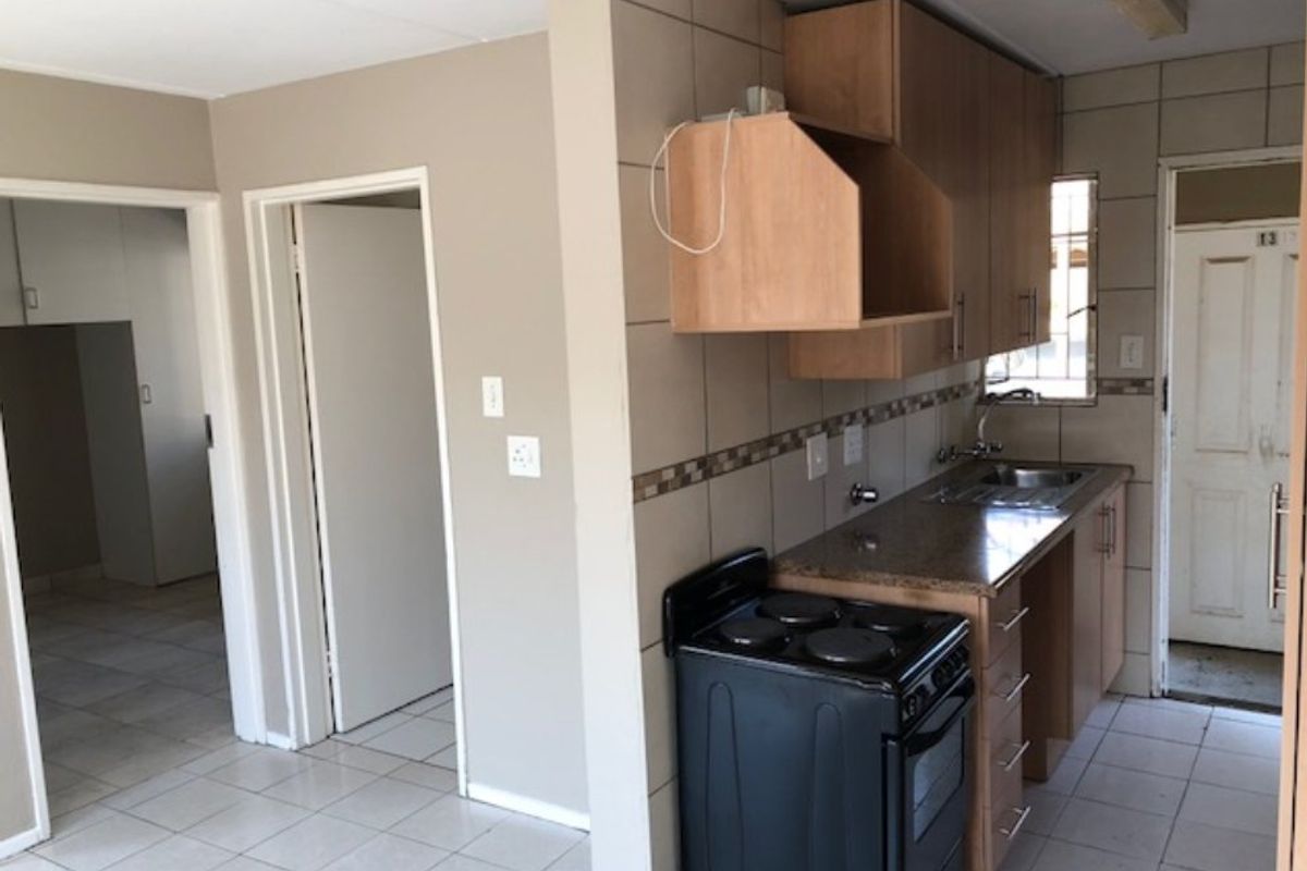 Cozy & Convenient 2-Bedroom Simplex for Sale  - Photo 4