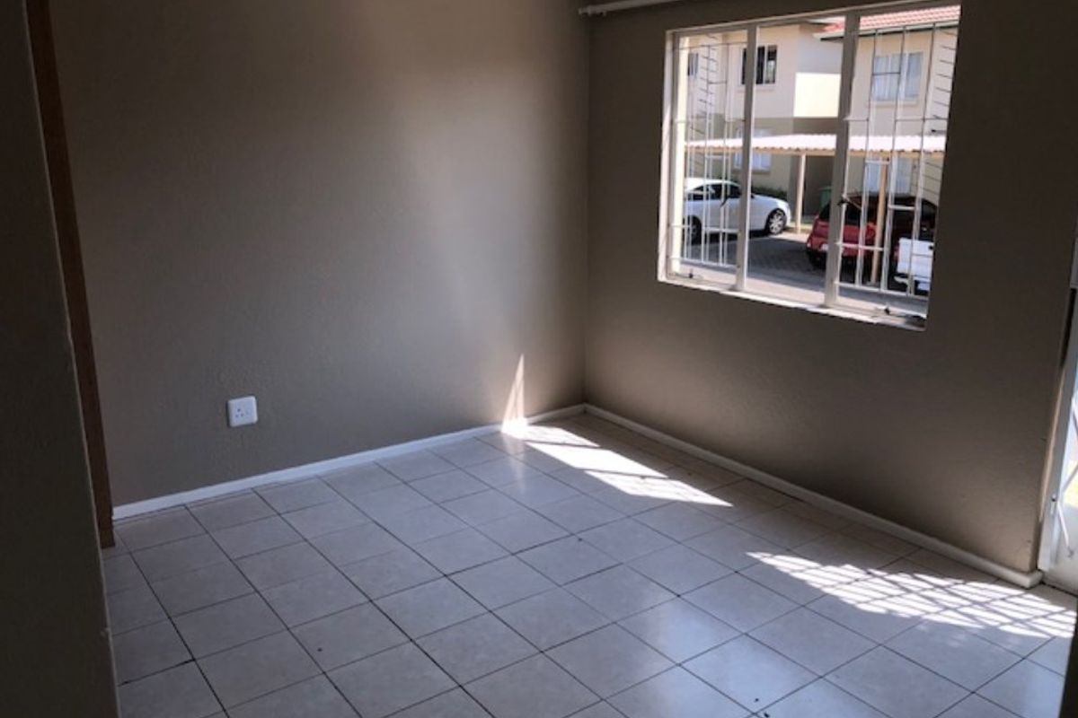 Cozy & Convenient 2-Bedroom Simplex for Sale  - Photo 5