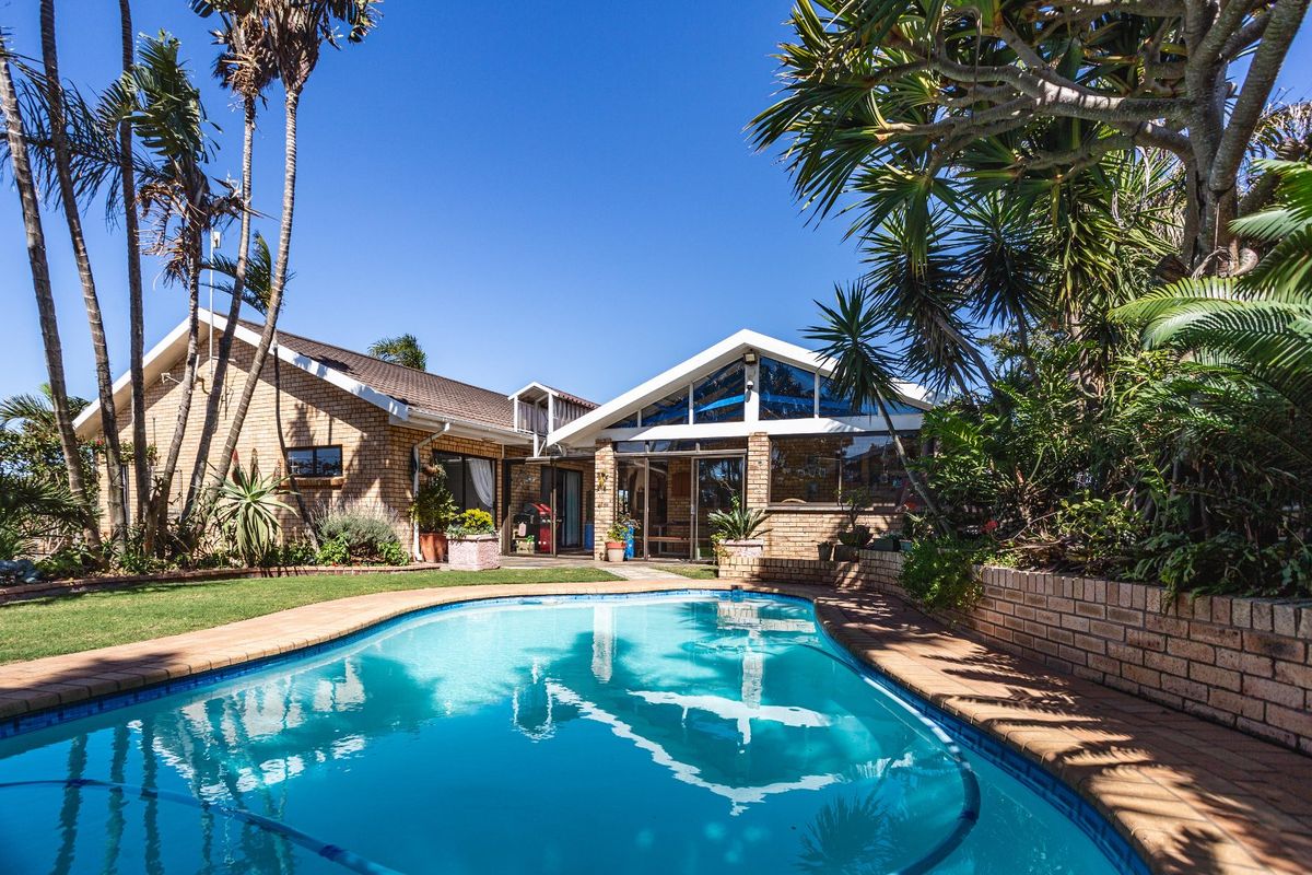 Corner Elegance! A Stylish Retreat Tucked in a Quiet Cul-De-Sac, Very close to Gonubie’s Beach and River.  - Photo 3
