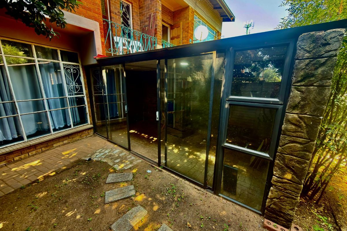 2 Bedroom Apartment for sale in Wilkoppies - Photo 3