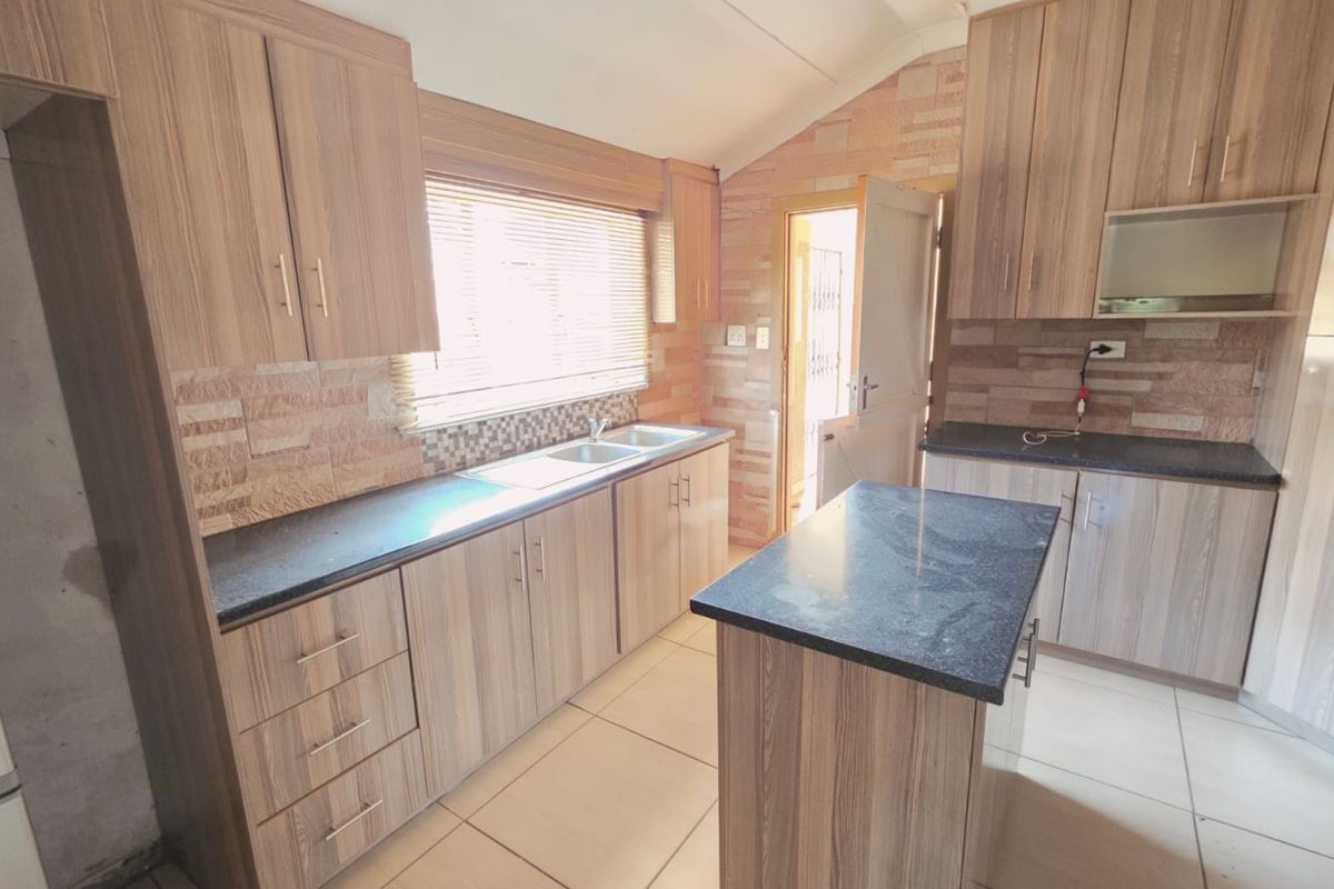 3 Bedroom House For Sale in Stilfontein Ext 1 - Photo 3