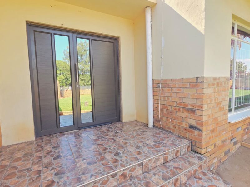 3 Bedroom House For Sale in Stilfontein Ext 1 - Photo 10