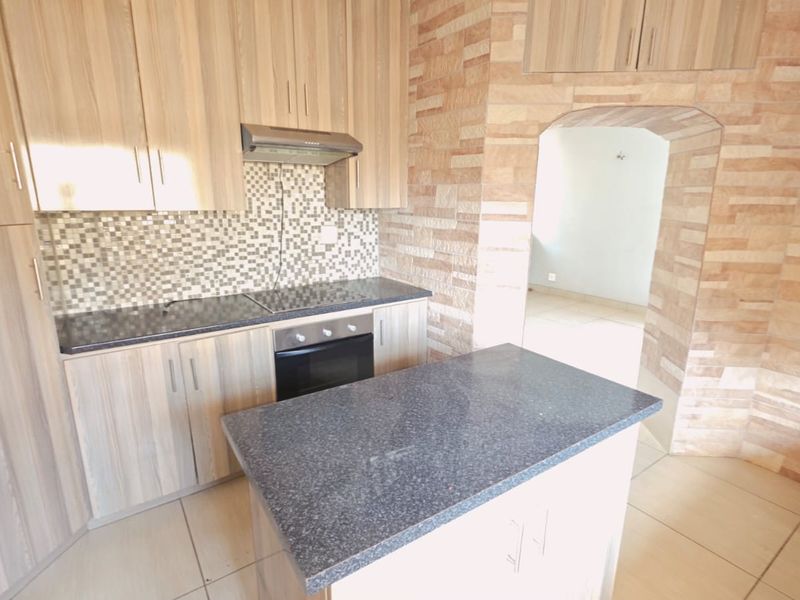 3 Bedroom House For Sale in Stilfontein Ext 1 - Photo 8