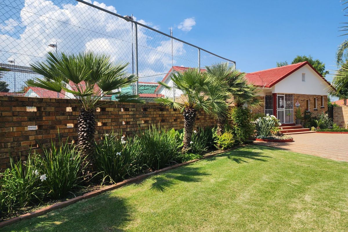 5 BEDROOM HOUSE IN FLAMWOOD - Photo 3