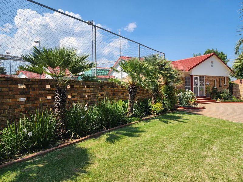 5 BEDROOM HOUSE IN FLAMWOOD - Photo 3