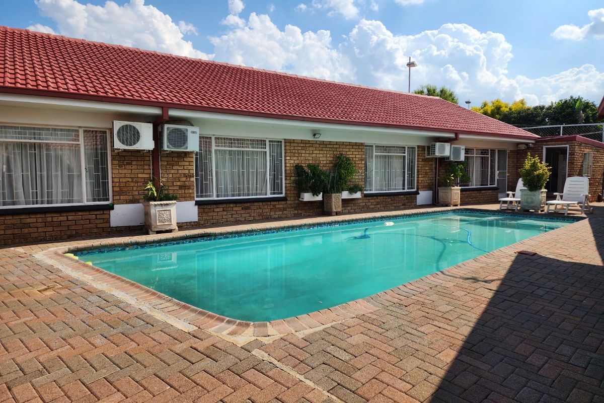 5 BEDROOM HOUSE IN FLAMWOOD - Photo 4