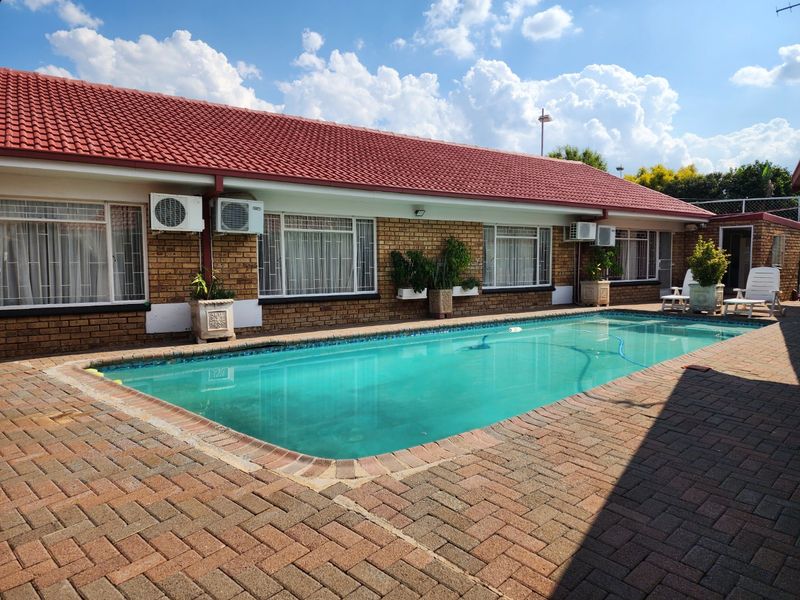 5 BEDROOM HOUSE IN FLAMWOOD - Photo 4