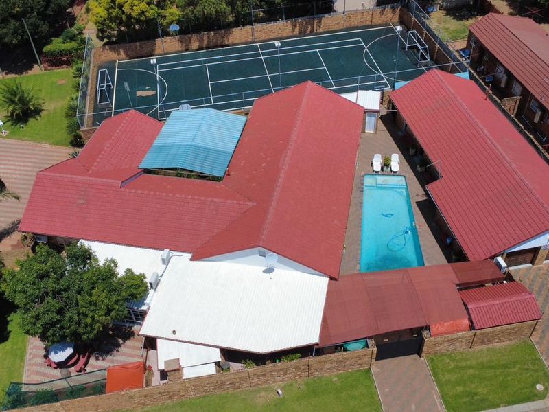 5 BEDROOM HOUSE IN FLAMWOOD - Photo 1