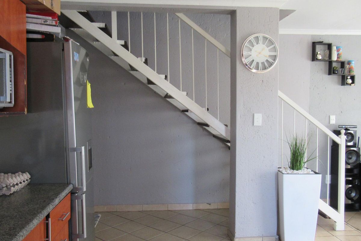 2 bedroom, 2 bathroom house in Willow Park Manor  - Photo 3