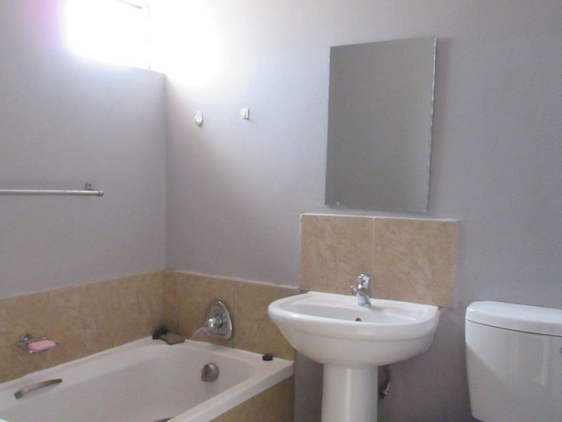 2 bedroom, 2 bathroom house in Willow Park Manor  - Photo 8