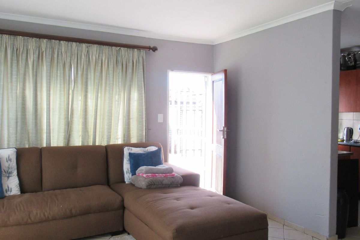 2 bedroom, 2 bathroom house in Willow Park Manor  - Photo 4