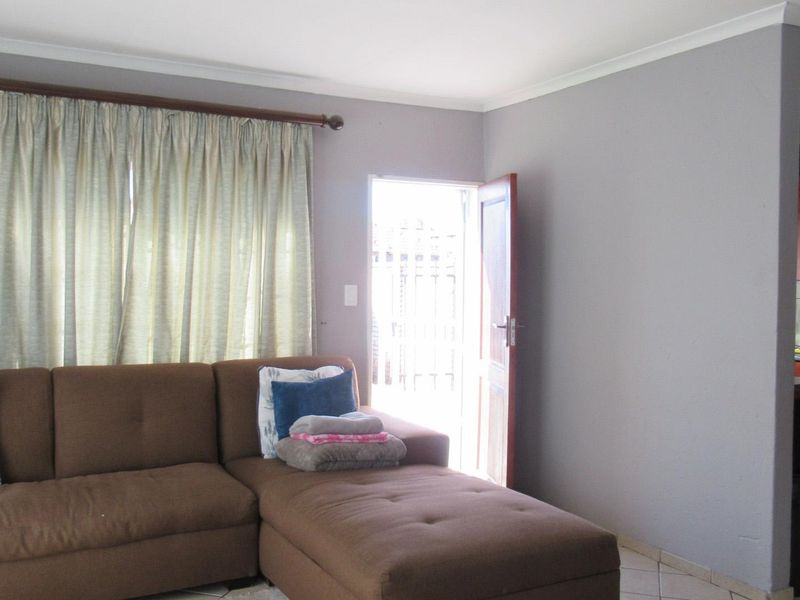 2 bedroom, 2 bathroom house in Willow Park Manor  - Photo 4