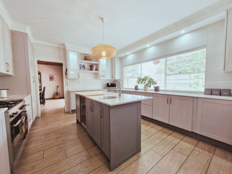 Stunning Modern 3–4 Bedroom Family Home in Secure Boomed-Off Parkrand - Photo 6