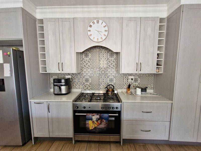 Stunning Modern 3–4 Bedroom Family Home in Secure Boomed-Off Parkrand - Photo 4