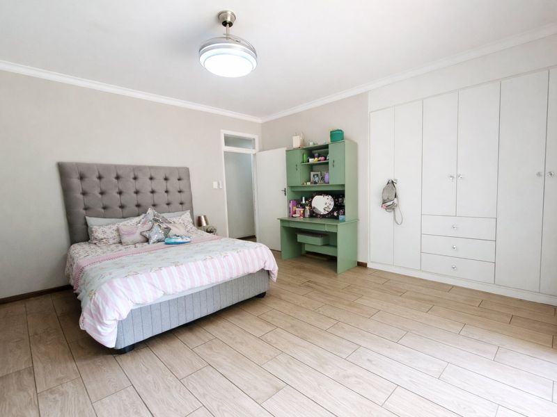 Stunning Modern 3–4 Bedroom Family Home in Secure Boomed-Off Parkrand - Photo 8