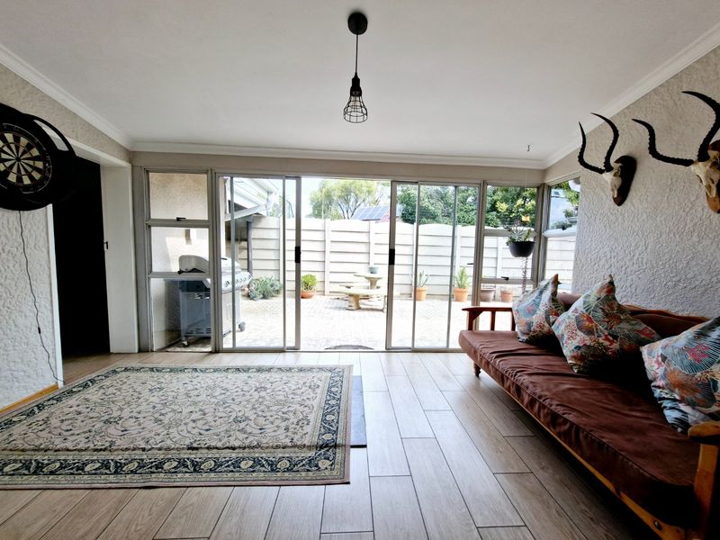 Stunning Modern 3–4 Bedroom Family Home in Secure Boomed-Off Parkrand - Photo 5