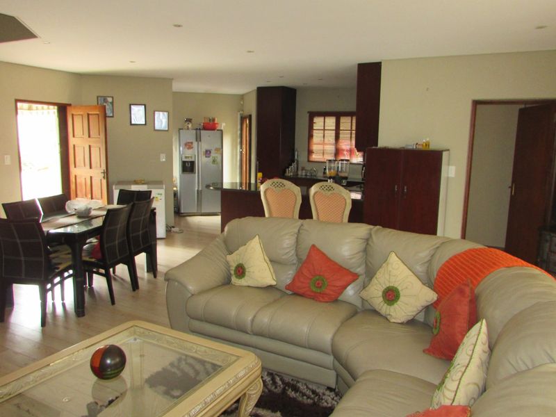 Low-maintenance lock-up and go - Photo 8