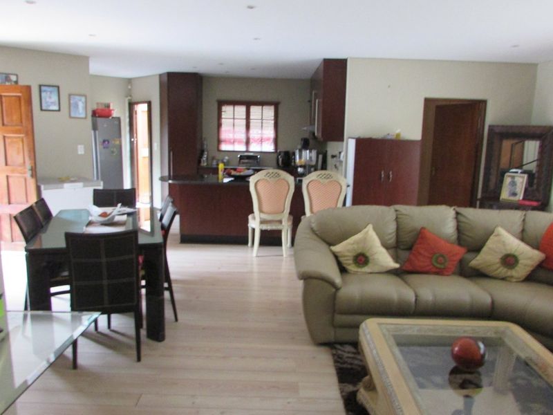 Low-maintenance lock-up and go - Photo 7