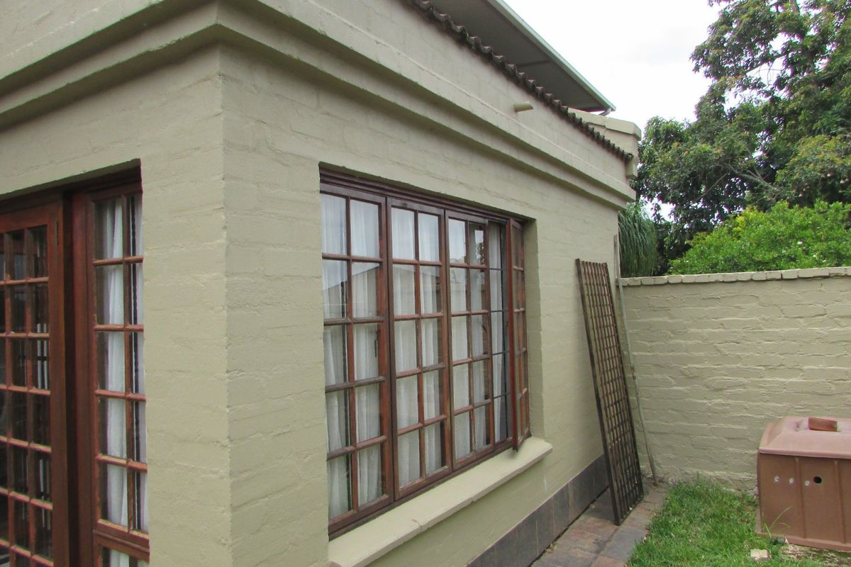 Low-maintenance lock-up and go - Photo 3