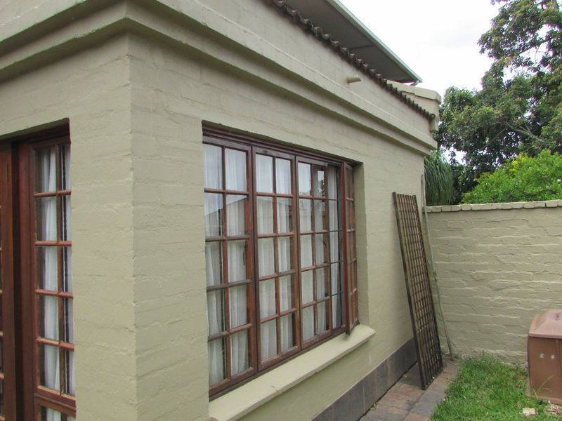 Low-maintenance lock-up and go - Photo 3