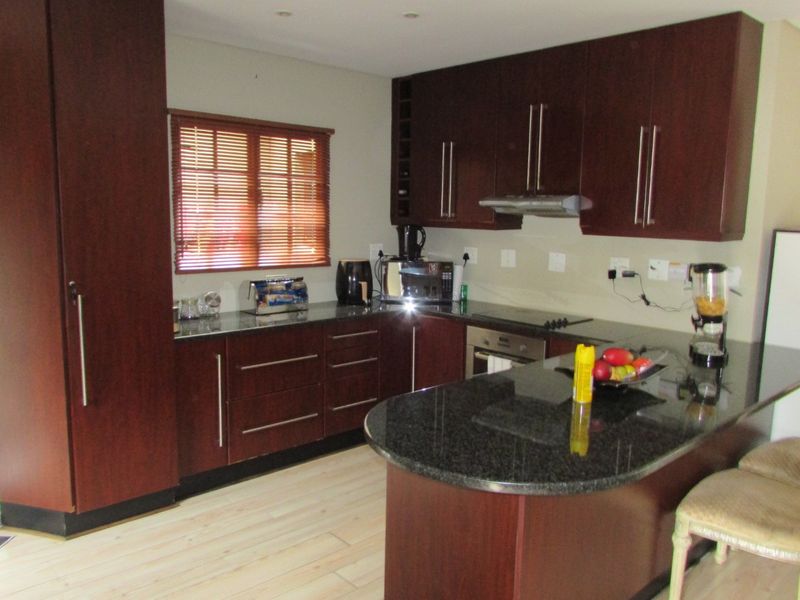 Low-maintenance lock-up and go - Photo 5