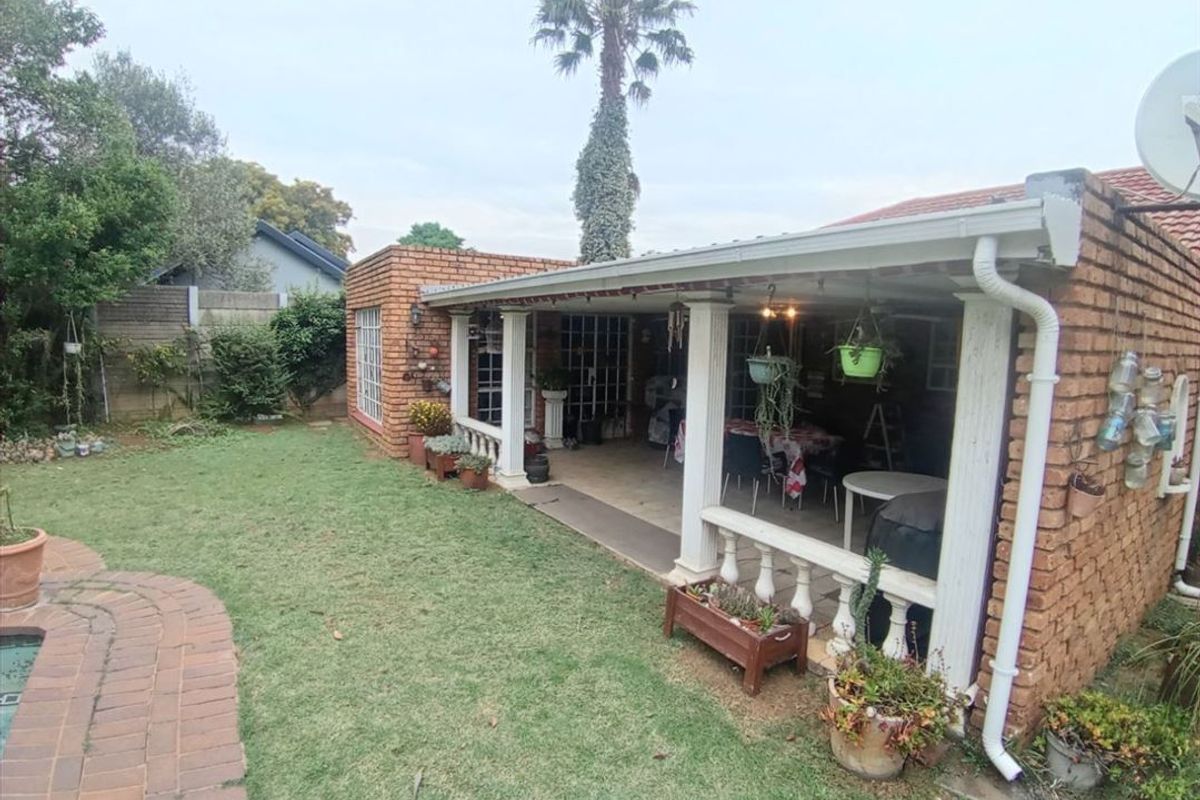 Spacious Family Home with Exceptional Living Areas - Photo 2