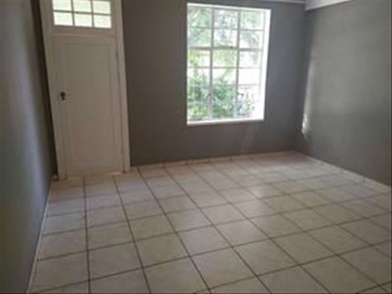 Well-Planned Home Offering Comfort and Practical Living - Photo 2