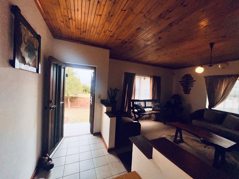 Neat 2-Bedroom Face-Brick Home in Noorsekloof, - Photo 3