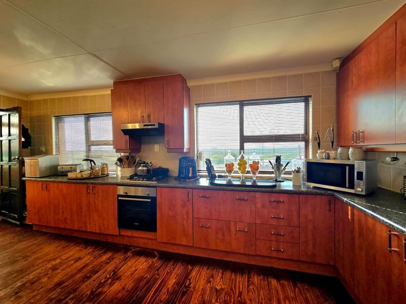 Ocean Living in Paradise Beach - Photo 6