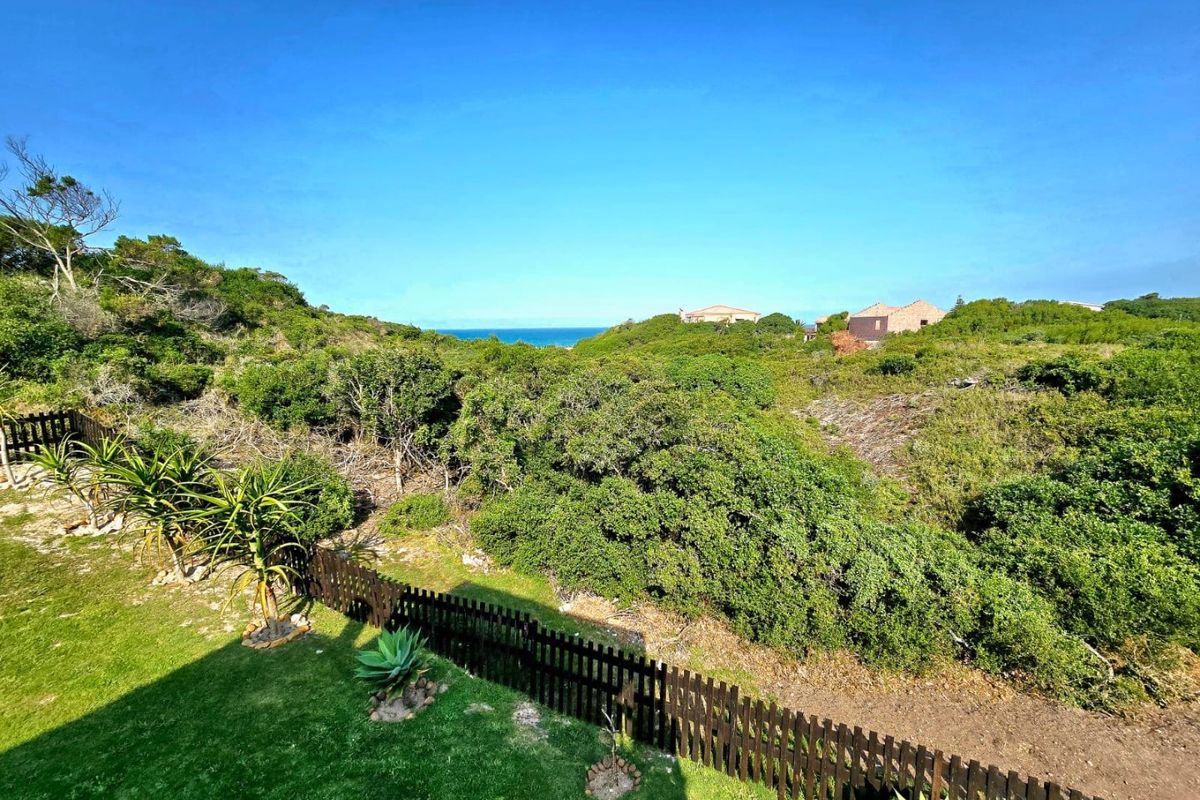 Ocean Living in Paradise Beach - Photo 2