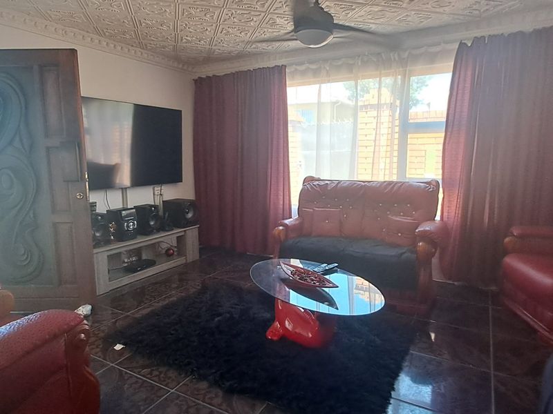 3 BEDROOM HOUSE FOR SALE IN HAVEN HILLS - Photo 5