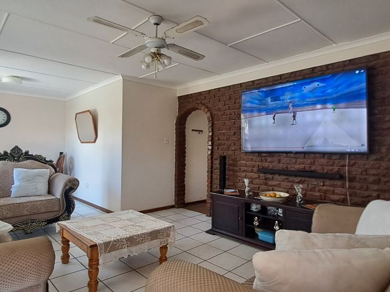 3 BEDROOM HOUSE FOR SALE IN GREENFIELDS - Photo 4