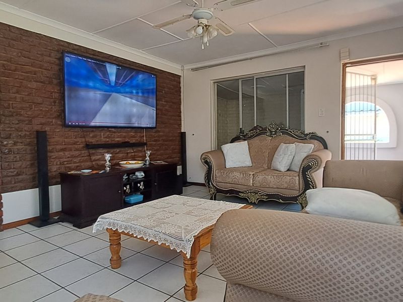 3 BEDROOM HOUSE FOR SALE IN GREENFIELDS - Photo 5