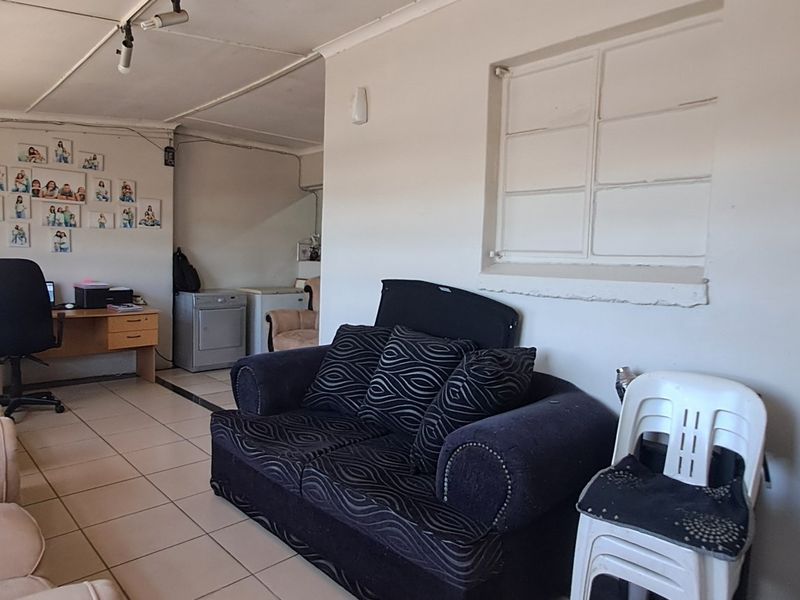4 BEDROOM HOUSE FOR SALE IN PARKSIDE - Photo 4