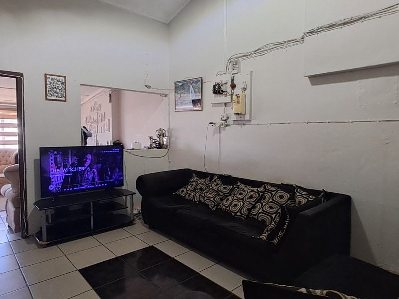 4 BEDROOM HOUSE FOR SALE IN PARKSIDE - Photo 9