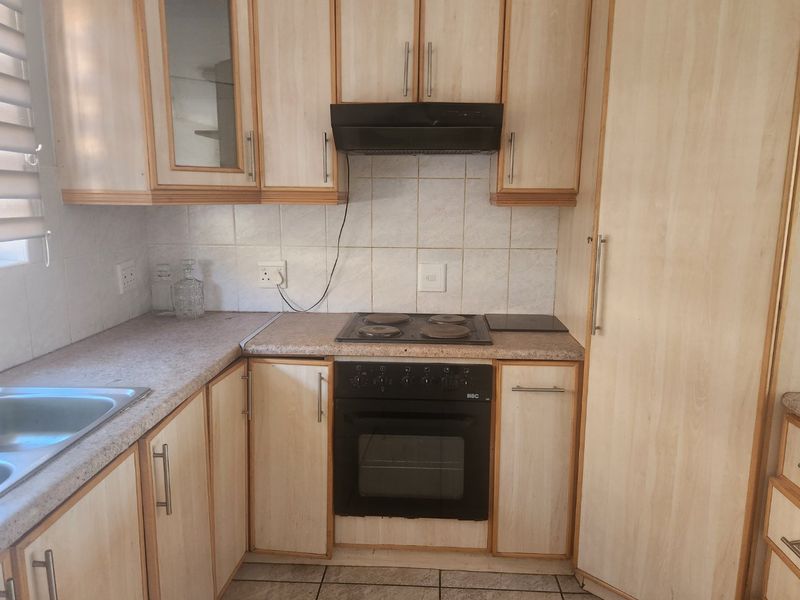 Amazing 2 bedroom townhouse in Meiringspark - Photo 3