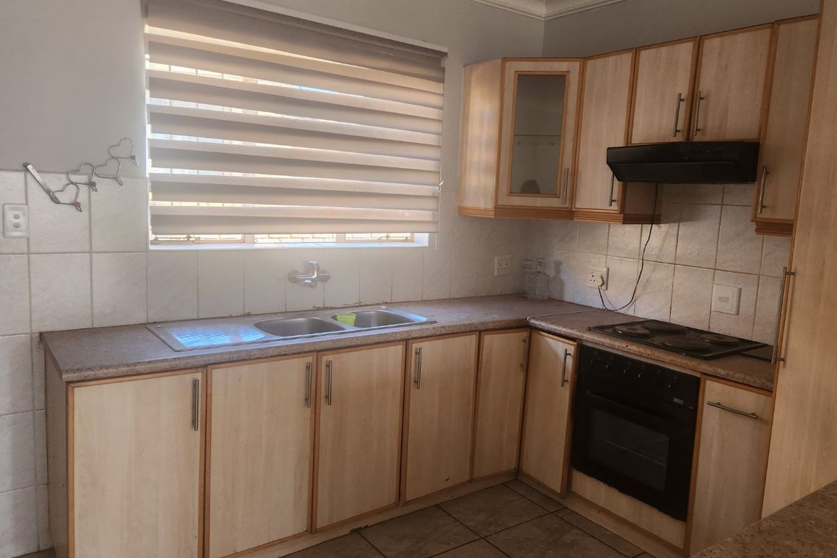 Amazing 2 bedroom townhouse in Meiringspark - Photo 4