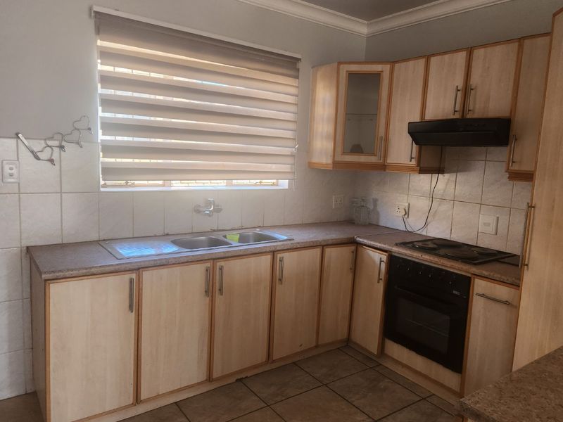 Amazing 2 bedroom townhouse in Meiringspark - Photo 4