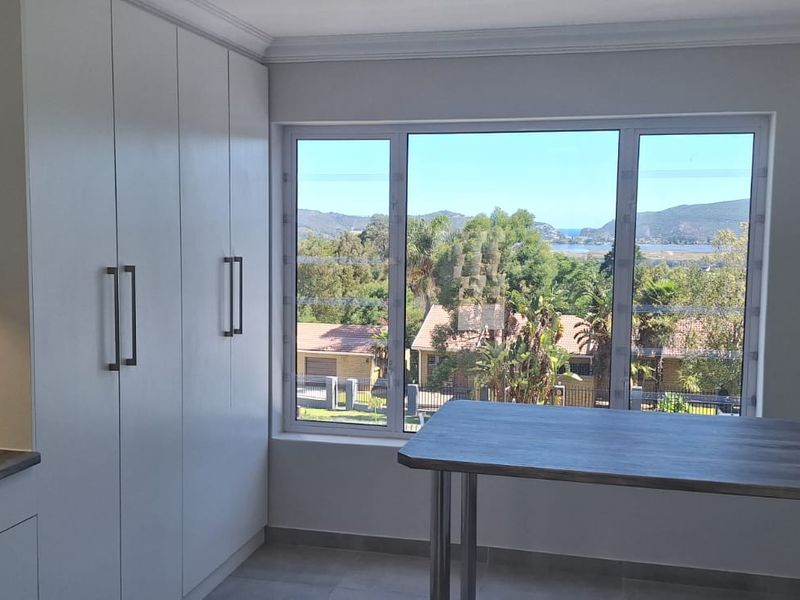 Newly renovated family home with views of the Knysna Heads and the Estuary - Photo 5
