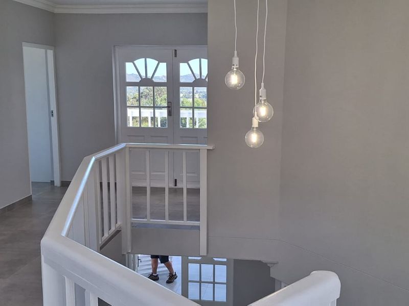 Newly renovated family home with views of the Knysna Heads and the Estuary - Photo 7