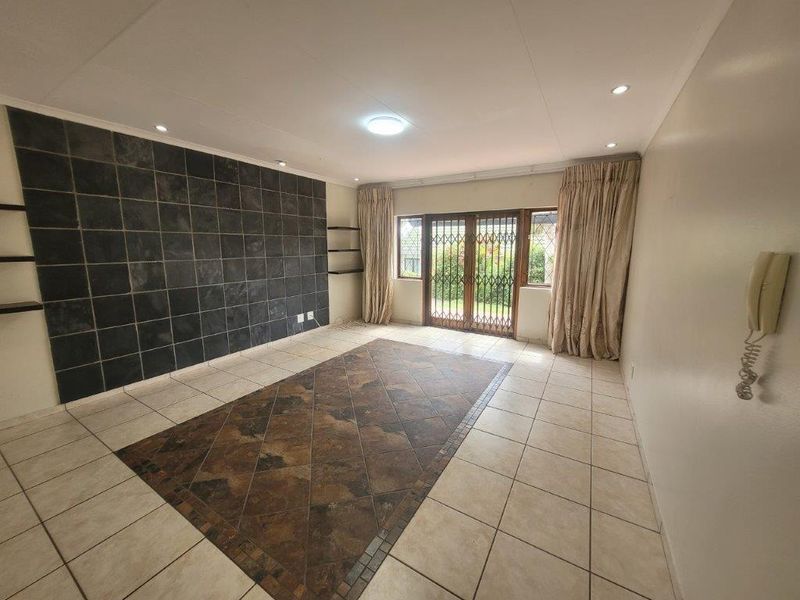 Peaceful 3 Bedroom Townhouse - Photo 10